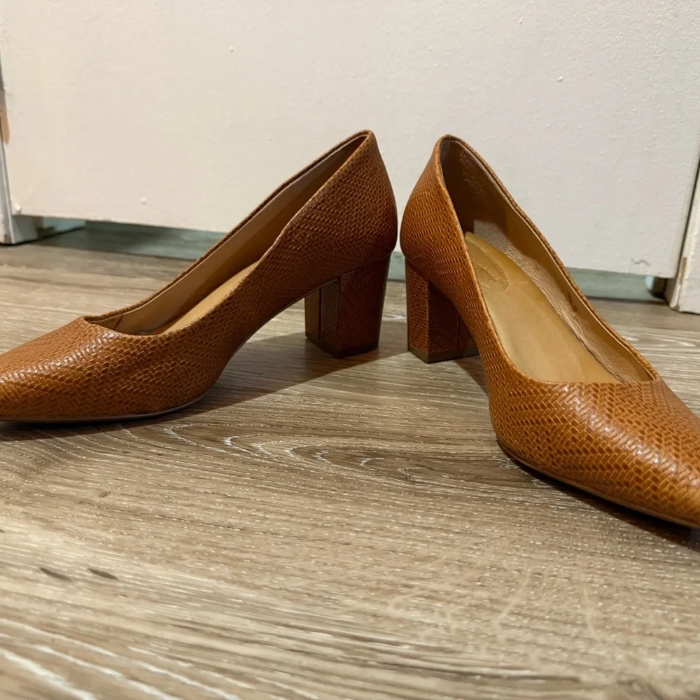 Like New Corso Como Brown Textured Heels - Picture 3 of 8